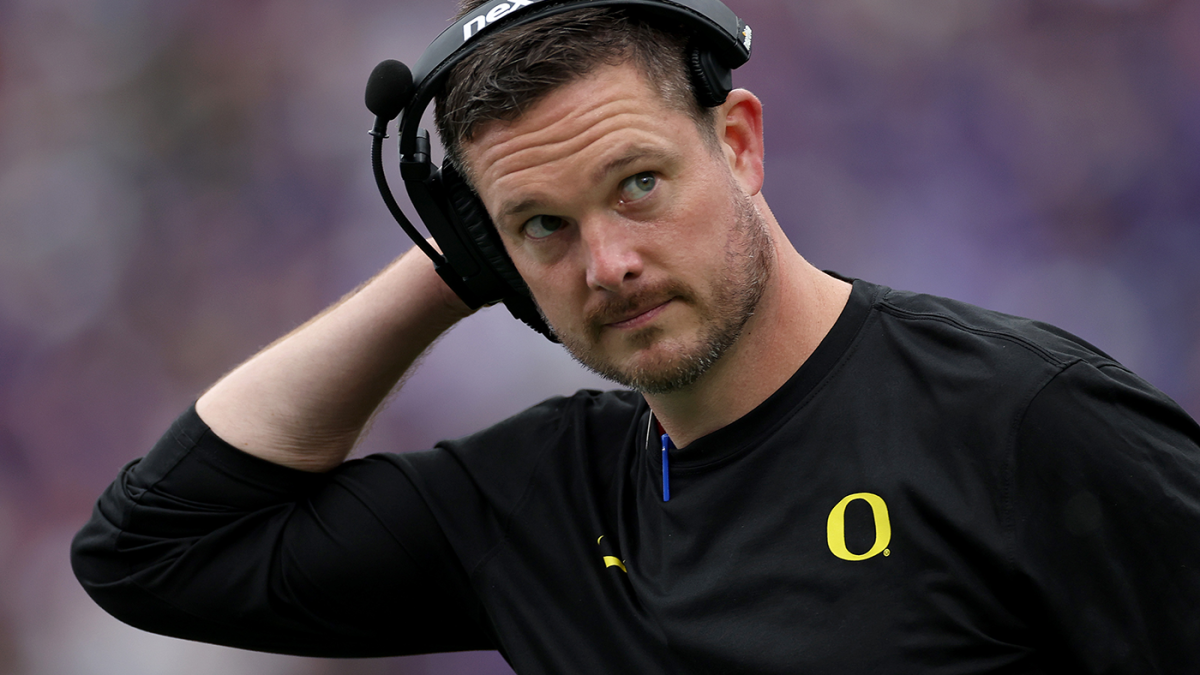 "Controversial Fourth-Down Calls and Blame Game: Oregon's Dan Lanning Takes Heat in Washington Loss"