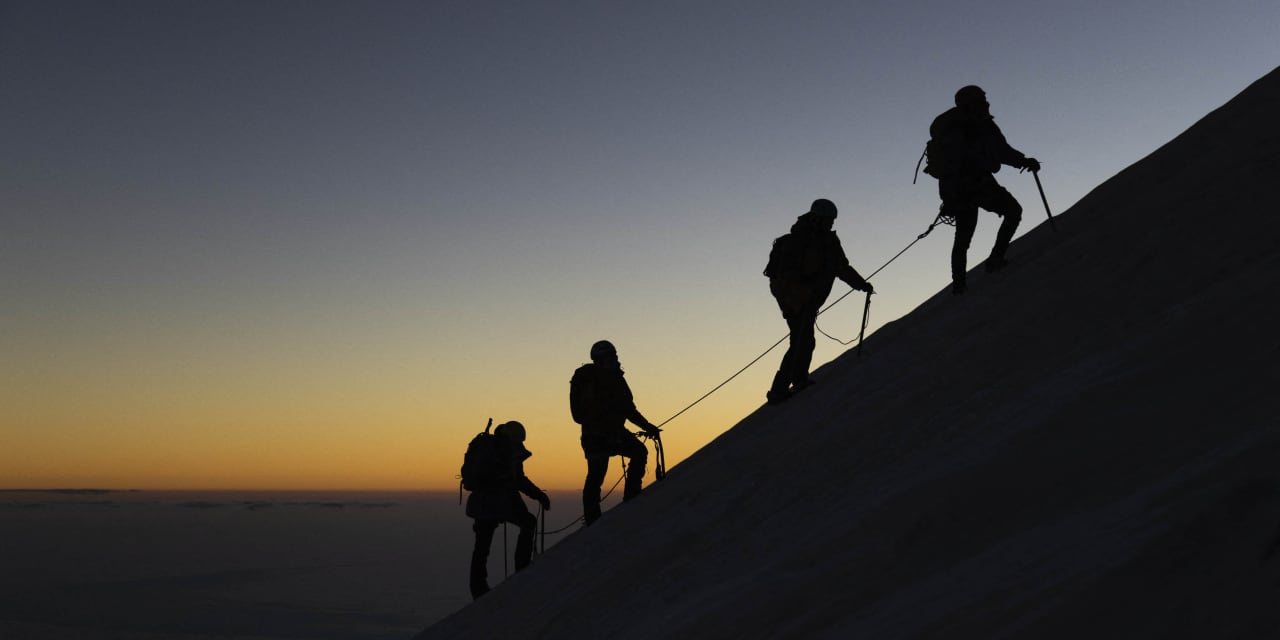 "JPMorgan Warns Stock Market Won't See Better Earnings to Sustain Growth"