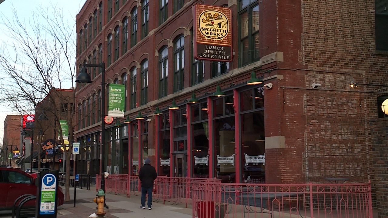 Des Moines' Old Spaghetti Works shuts down abruptly.
