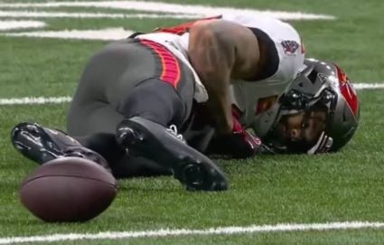 Featured image for Bucs' Mike Evans to Miss Remainder of Season with Broken Clavicle