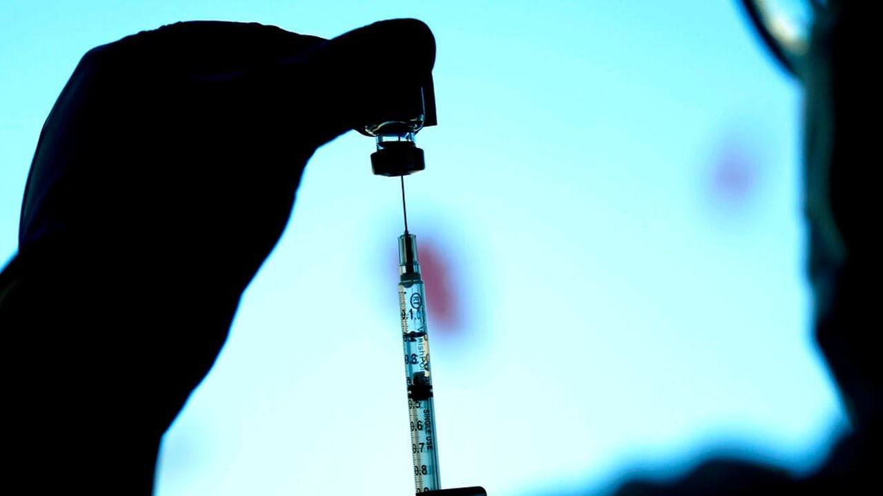 Featured image for Navigating COVID-19 Vaccine Availability and Boosters: What You Should Know