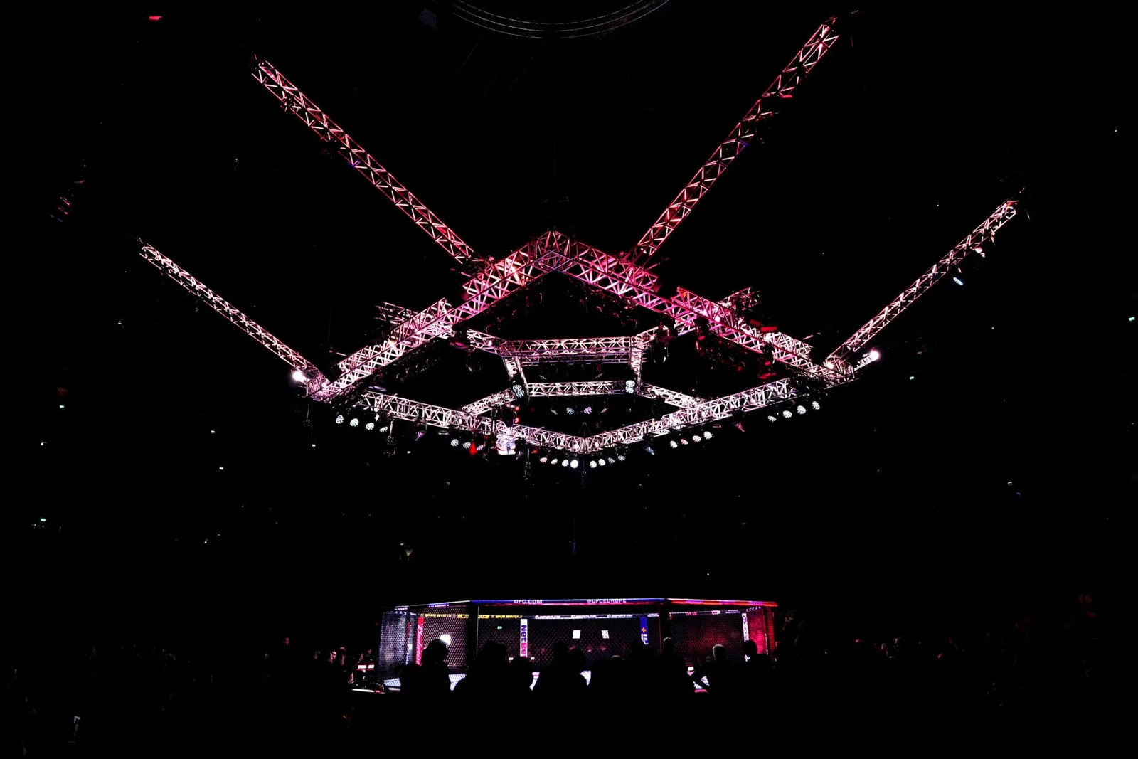 UFC London card splits fans as Murphy vs Evloev headlines