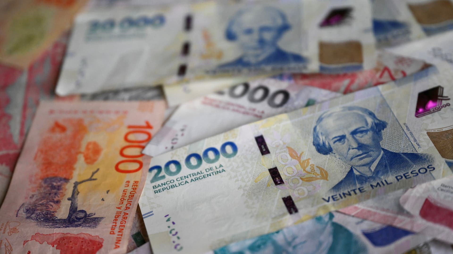 Featured image for US finalizes $20 billion rescue plan for Argentina amid peso crisis