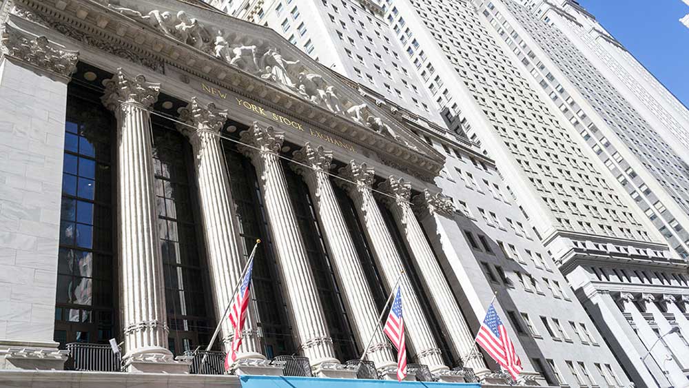 Dow Falls as Oracle Rises and Medicare Updates Hit Headlines