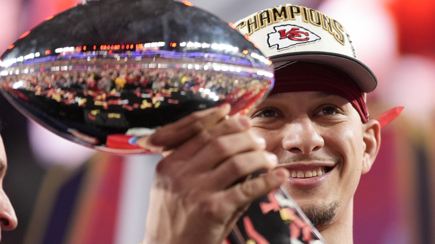 "Chiefs' Patrick Mahomes Leads Overtime Victory for Second Consecutive Super Bowl Title"