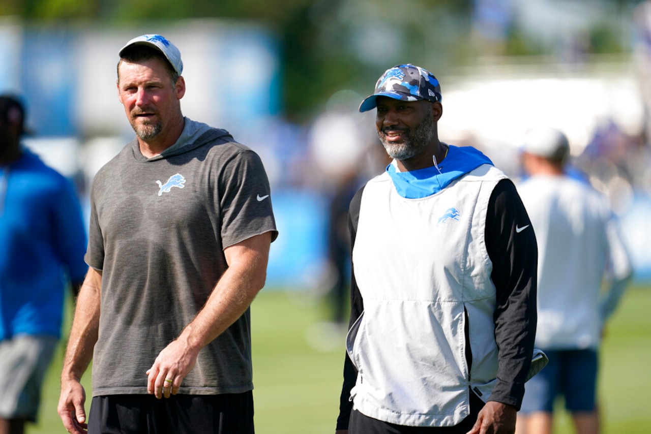 "Lions Lock in Offensive Lineman Glasgow with 3-Year Deal in Free Agency Frenzy"