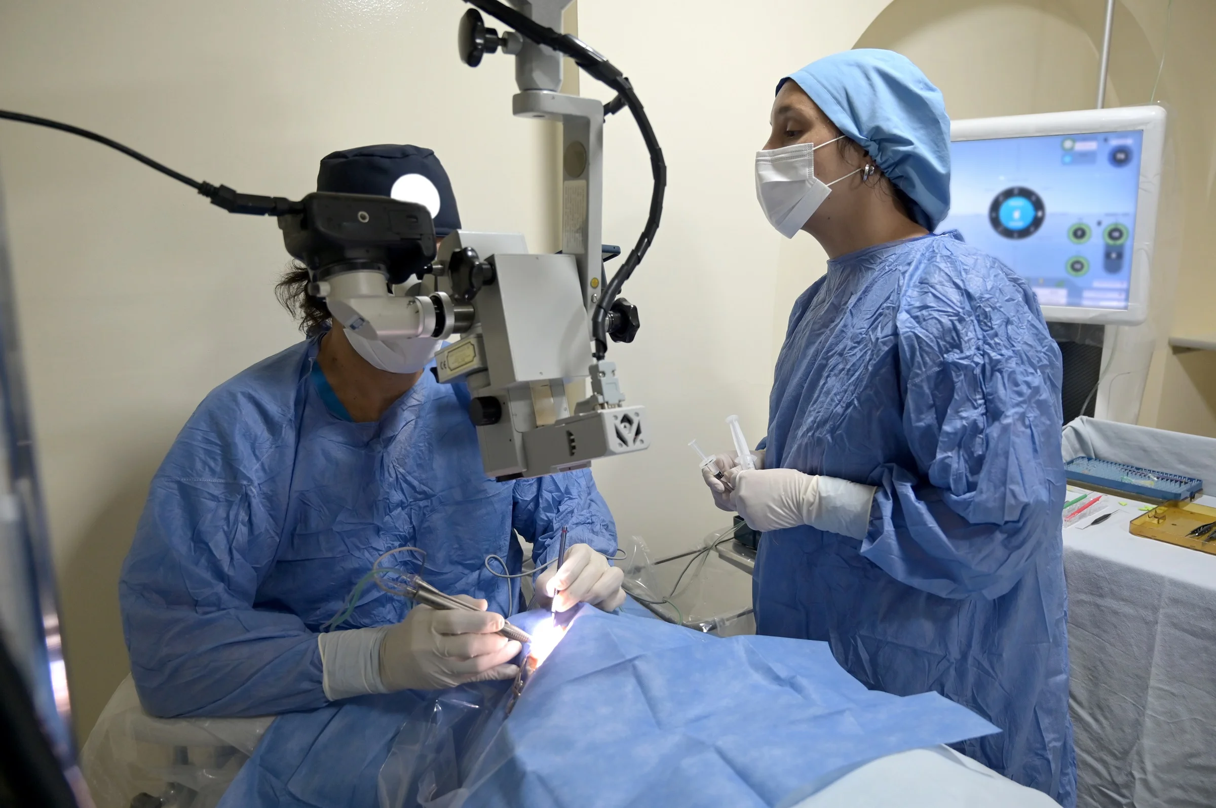 Featured image for Innovative Laser-Free Eye Surgery Uses Electrical Currents for Vision Correction