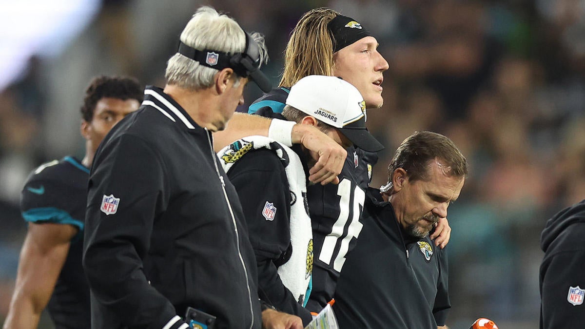 Featured image for Jaguars' Trevor Lawrence Determined to Play Despite High-Ankle Sprain