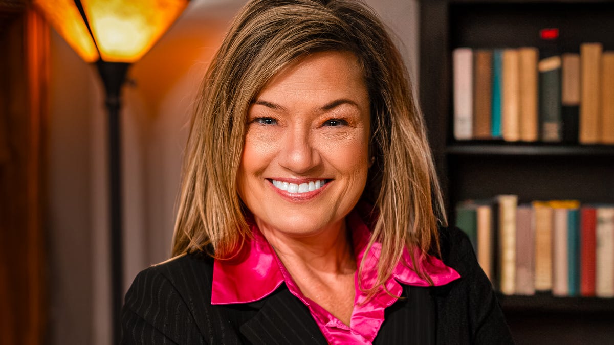 Sarah Corkery Challenges Rep. Ashley Hinson in Iowa's 2nd District