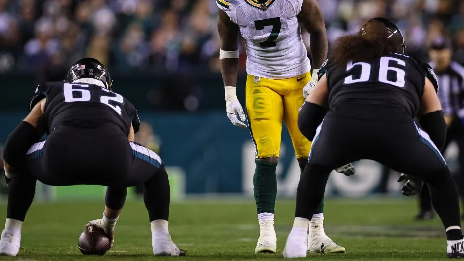 Jason Kelce praises Isaac Seumalo as a "smart" and "special" player for the Steelers.