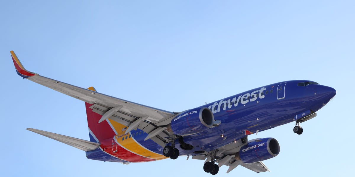 Nurses and Boyfriend Save Lives in Mid-Flight and Workplace Emergencies