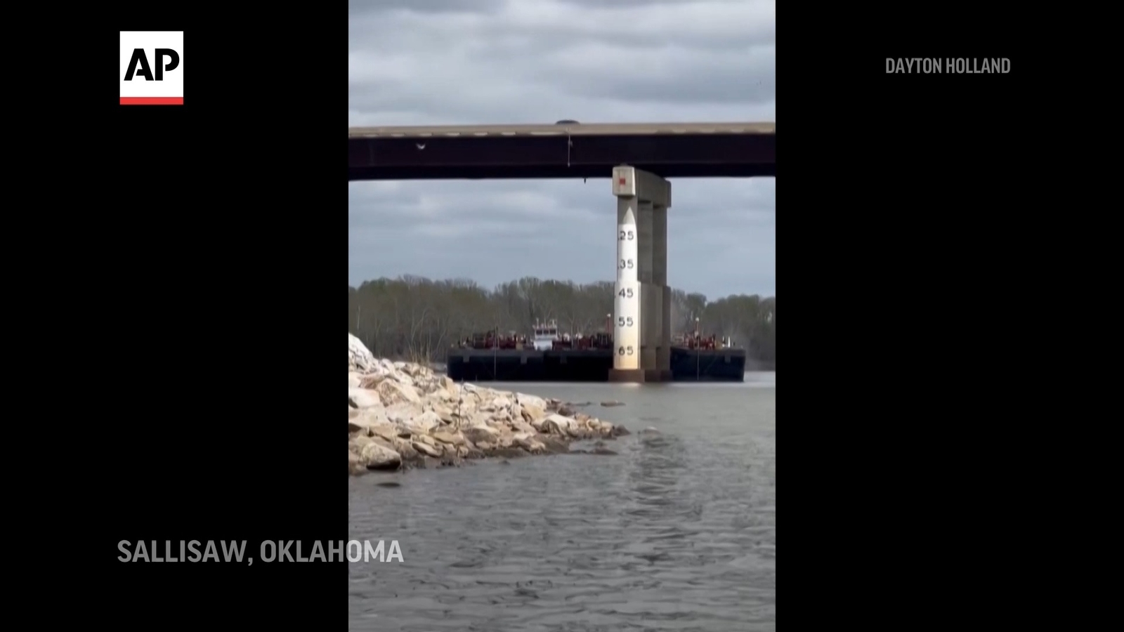 Featured image for Barge Collision Halts Traffic on Oklahoma Bridge