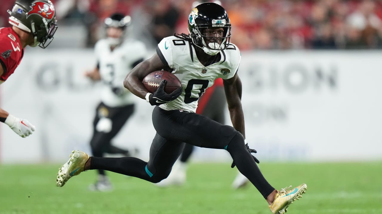 Featured image for "Calvin Ridley's Titans Choice Over Jaguars: Money or Comfort?"