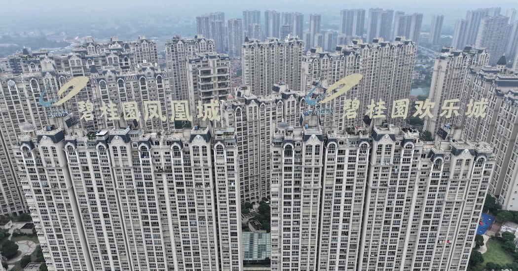 Featured image for "Debt Woes: Country Garden of China Faces Liquidation Petition in Hong Kong"