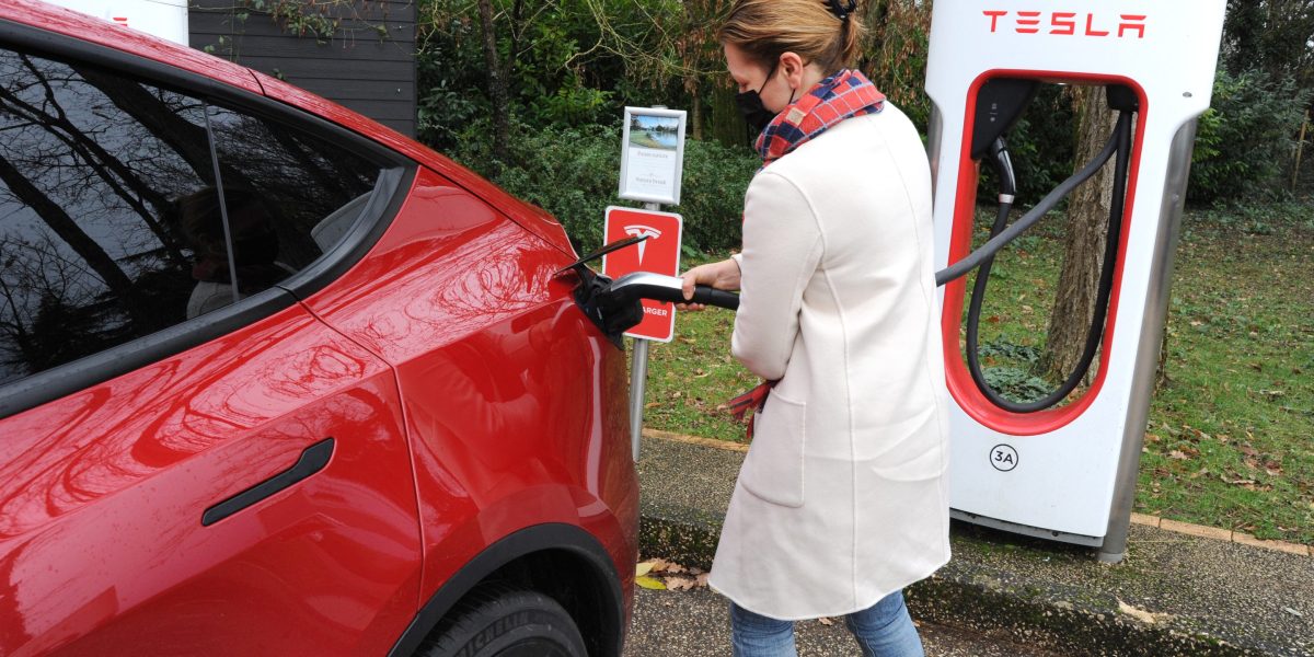 "Challenges Mount for Electric Vehicles as Sales Slow and Prices Drop"