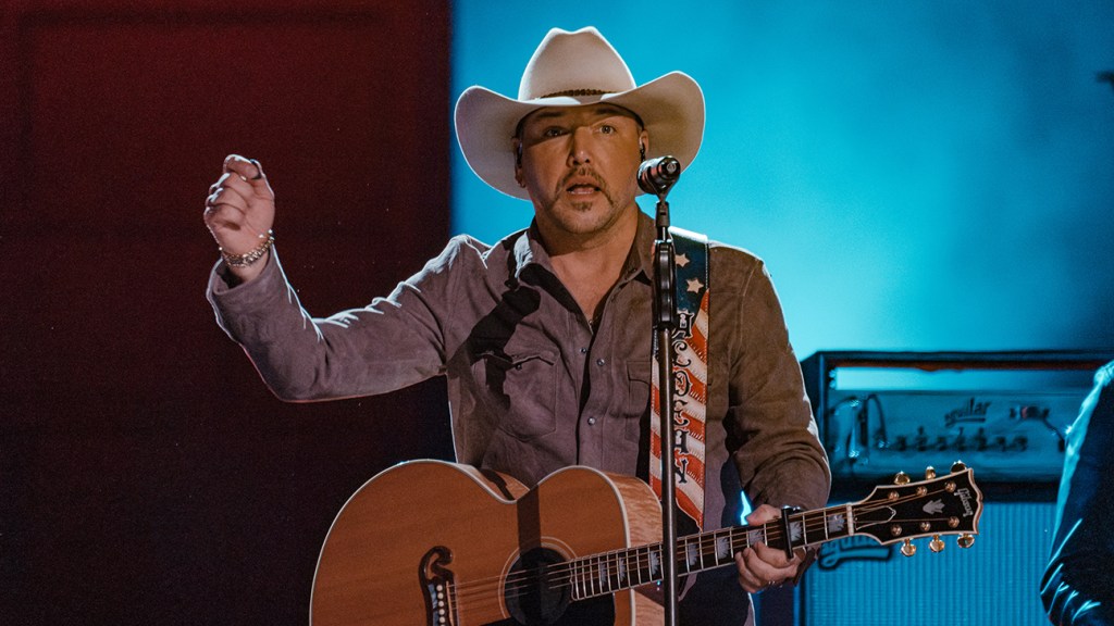 Featured image for "Jason Aldean's Triumphant Return to CMT Music Awards After Controversial Ban"
