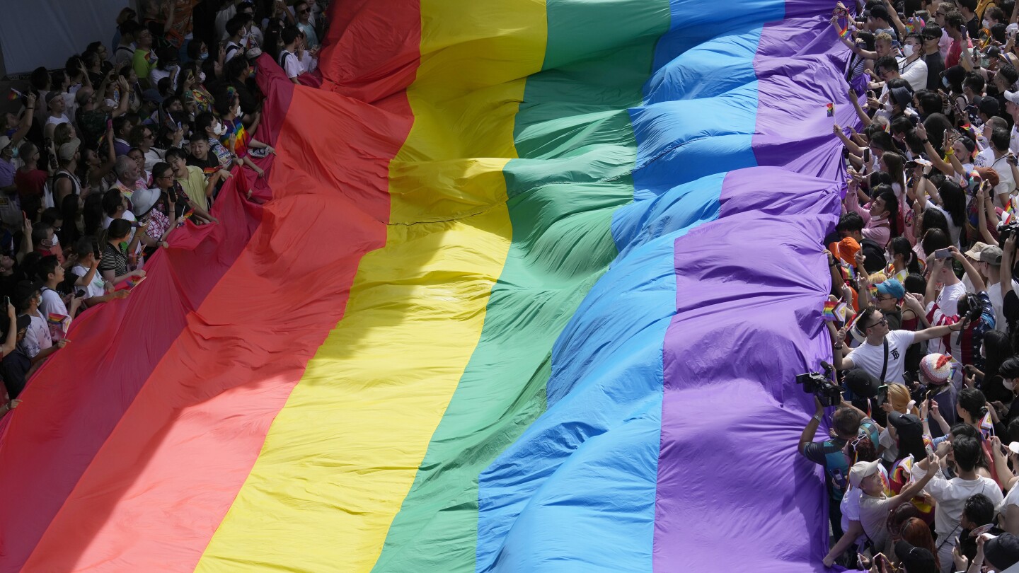 Featured image for Thailand Lawmakers Overwhelmingly Approve Same-Sex Marriage Bill