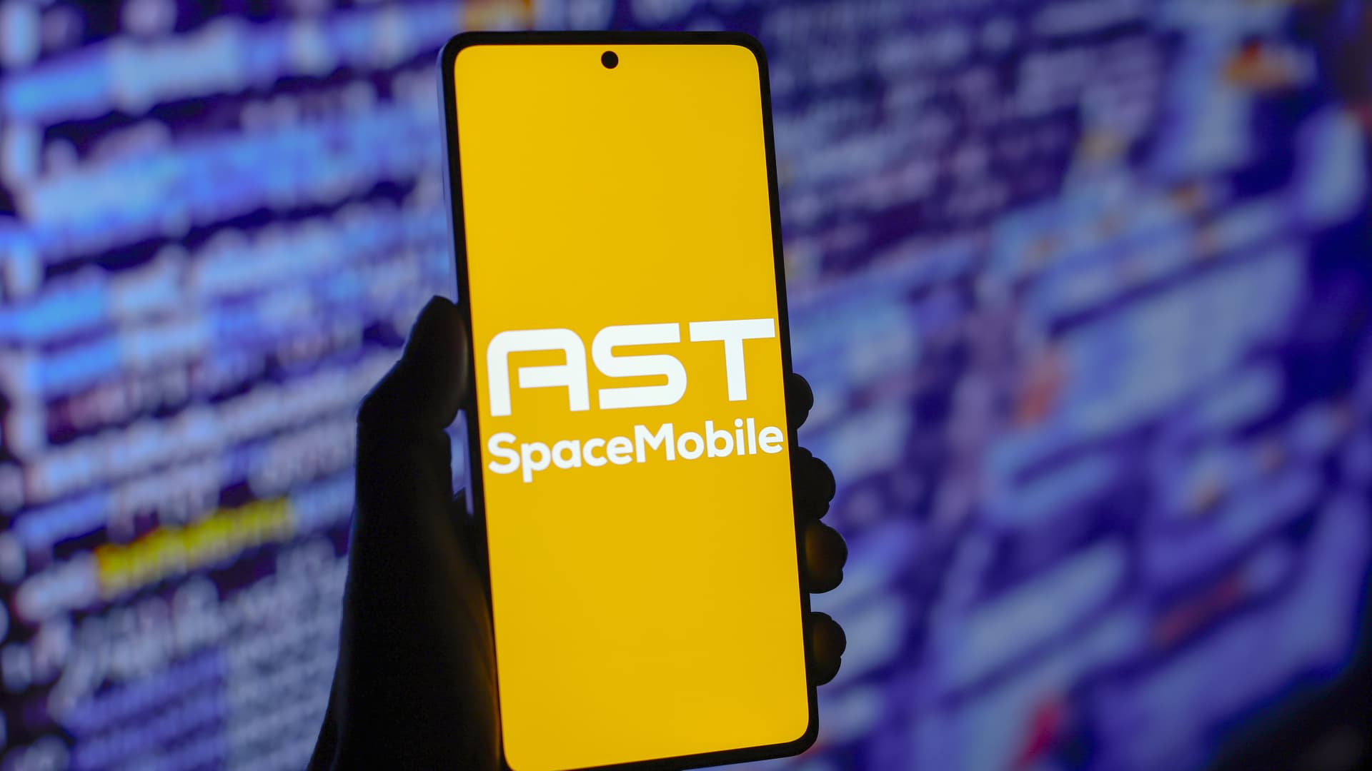 Featured image for AST SpaceMobile's Satellite Launches Fuel Stock Surge Amid Space Race