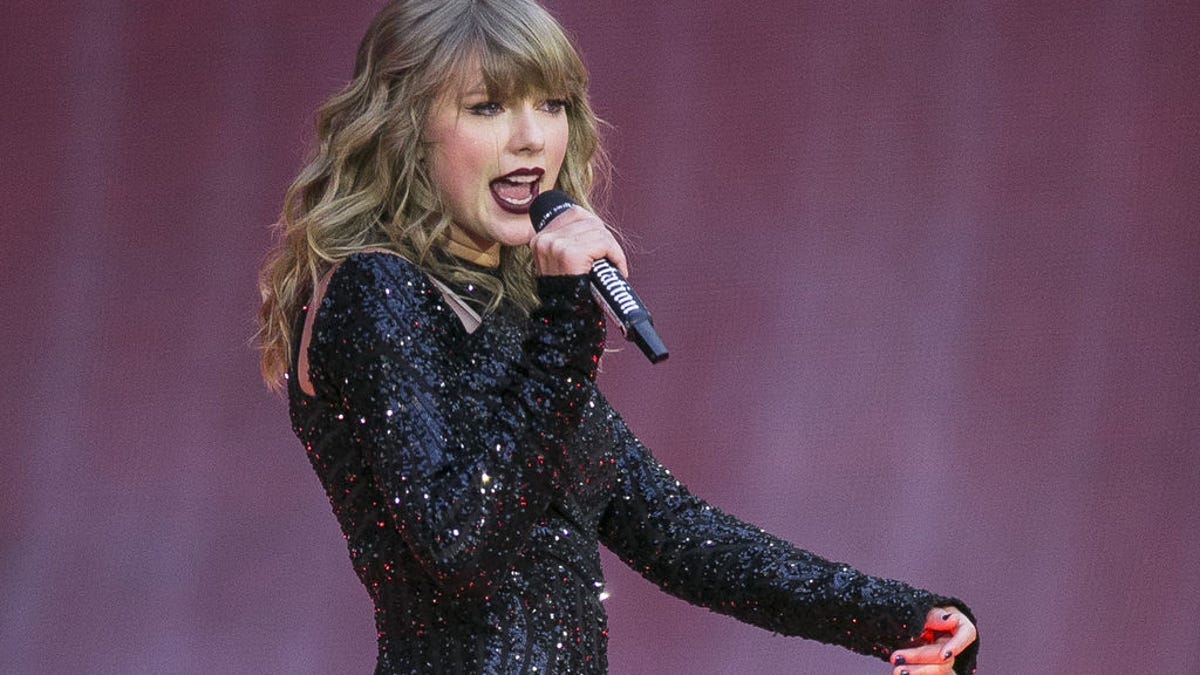 "Taylor Swift Encourages Super Tuesday Voting"