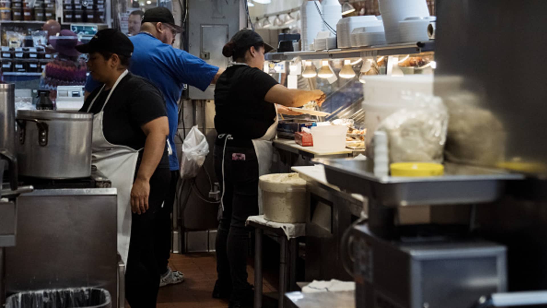 October Sees Sharp Decline in US Job Openings, Hitting Lowest Level Since March 2021