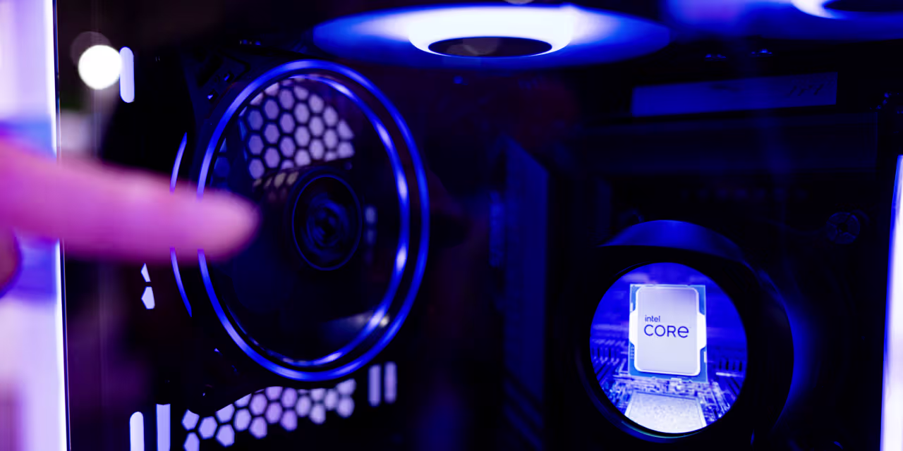 Featured image for Intel Faces Stake Battles and Policy Uncertainty Amid Market Fluctuations