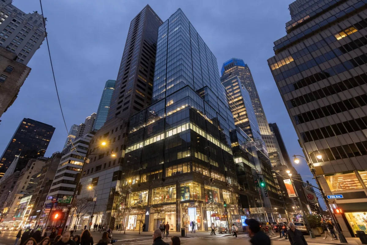 Featured image for Blackstone Emerges as Top Bidder in Signature Bank Property-Loan Sale