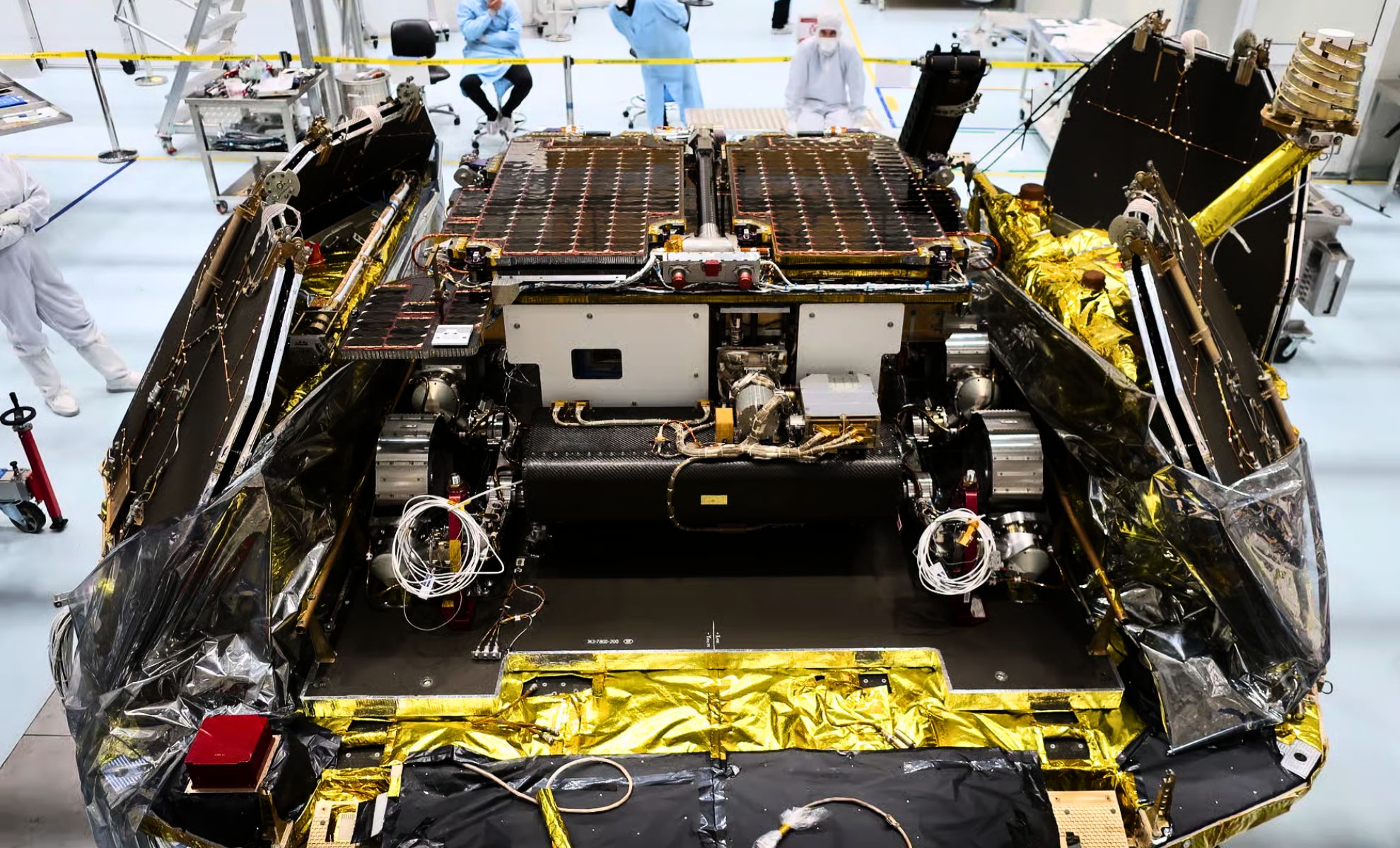 NASA Faces Challenges as Key Experts Depart and Budget Cuts Loom