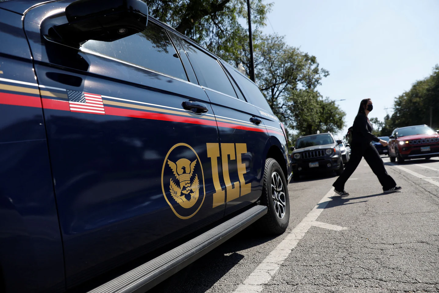 Federal Immigration Crackdowns in Chicago Spark Confusion and Political Tensions