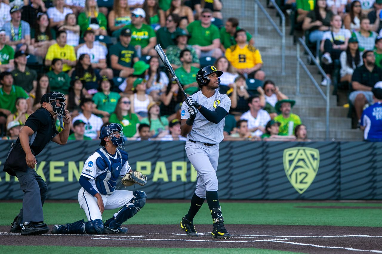 Oregon and Oral Roberts tied 1-1 in Eugene Super Regional.