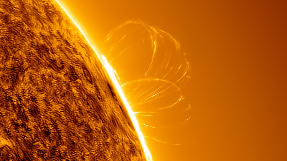 Featured image for Sun's Magnetic Field Likely Originates Near Surface, Study Finds