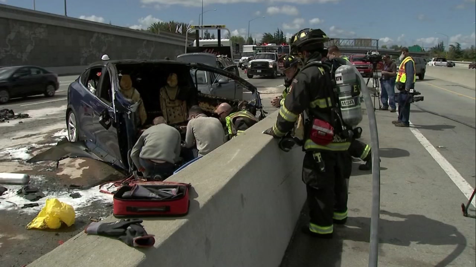 "Tesla Settles Lawsuit Over Fatal Autopilot Crash Involving Apple Engineer"