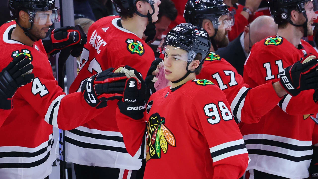 Bedard shines as Blackhawks defeat Red Wings in preseason matchup