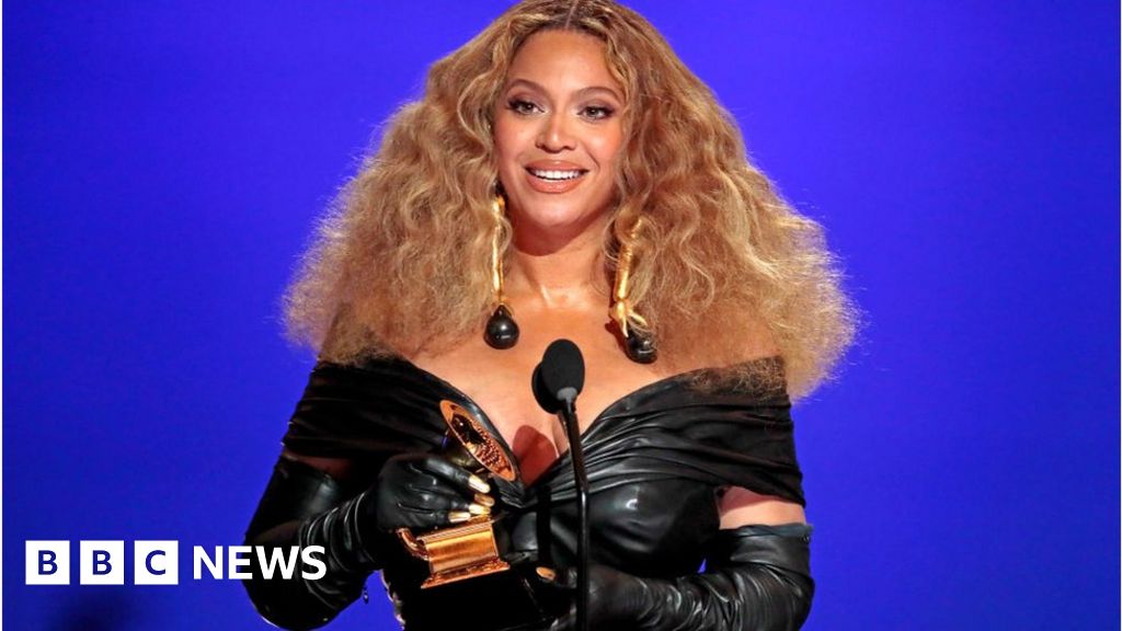 "Twitter Purges Blue Check Marks from Celebrities and Public Figures"