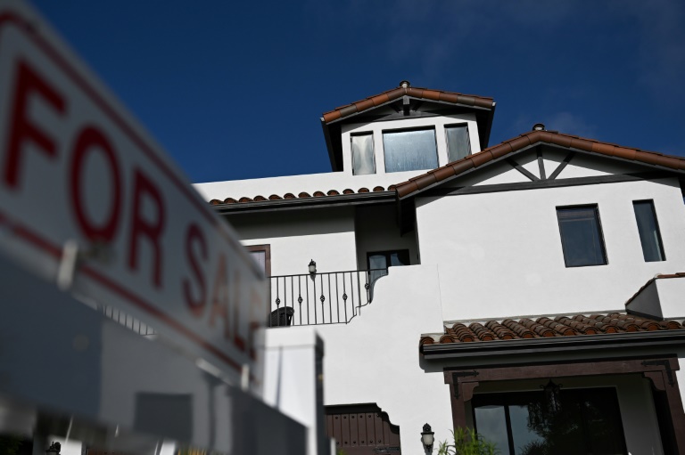 US Home Sales Decline Amid Record High Prices and Rising Mortgage Rates