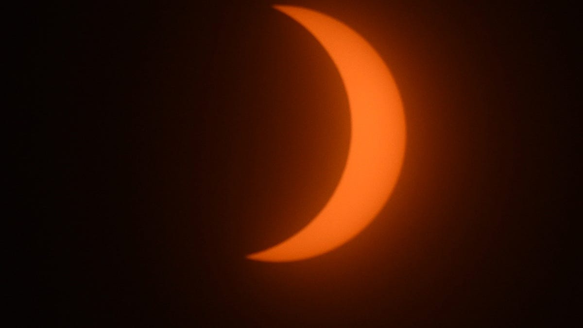 "Optimizing Your Solar Eclipse Viewing: Weather, Timing, and Photography Tips"