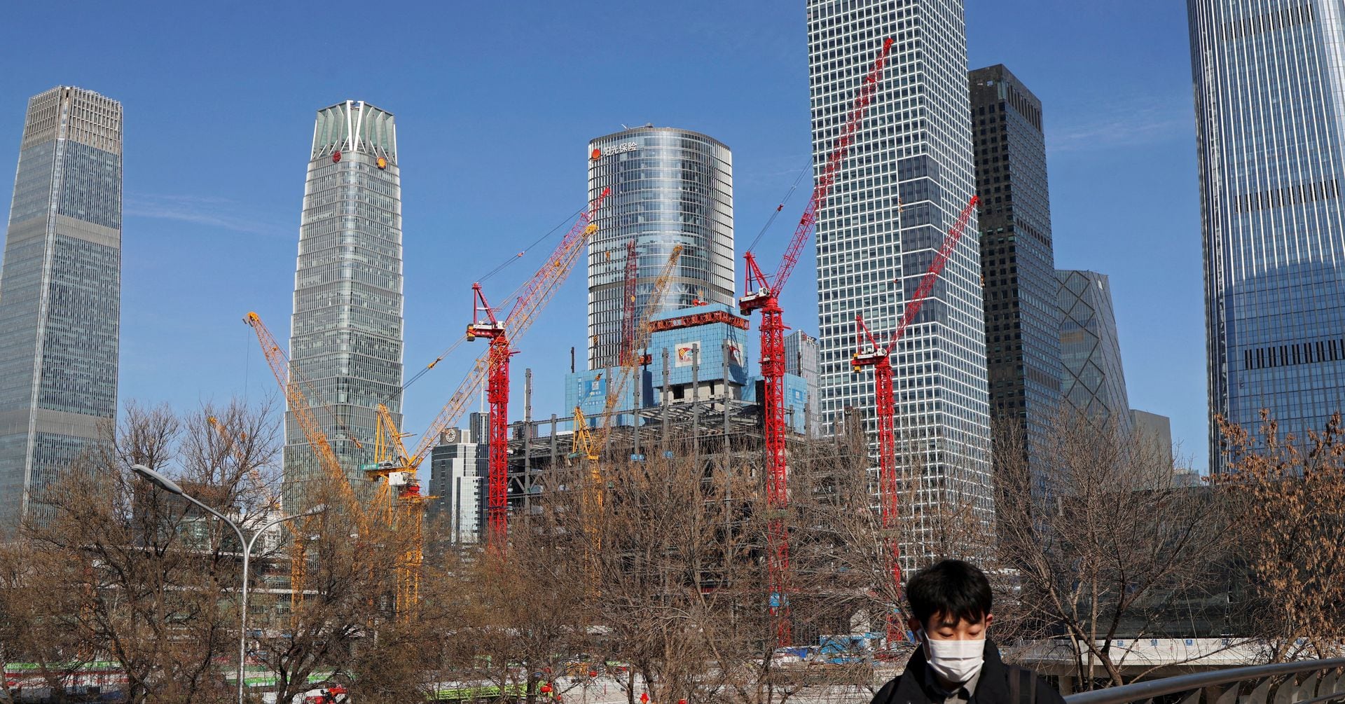 "Global Markets Rebound: Asian Shares Rise as Fed Signals Rate Cuts"