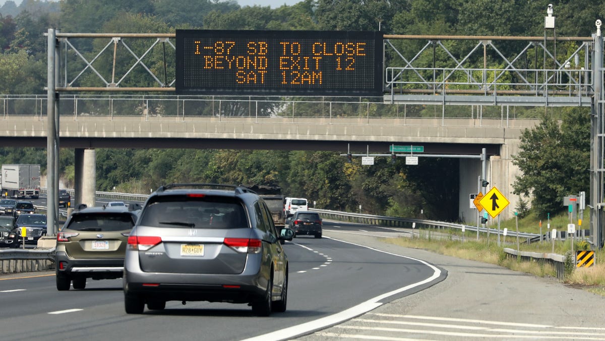 Featured image for "Traffic Chaos: Cuomo Bridge and Thruway Shutdown Sparks 16-Hour Nightmare"