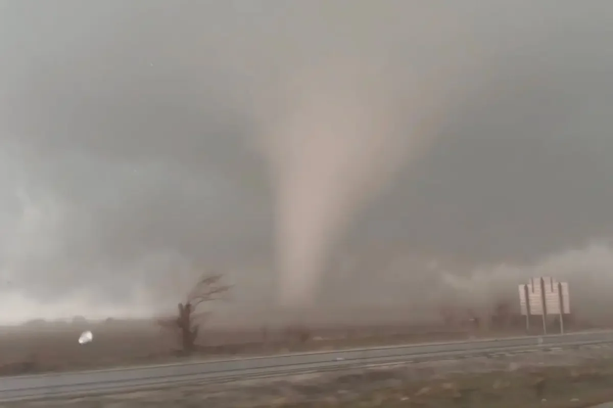 Tornado tears through Kankakee County, south of Chicago, causing major damage