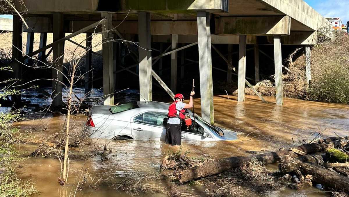 Featured image for "Multiple Vehicle Accident Leads to Car Submerged in Water"