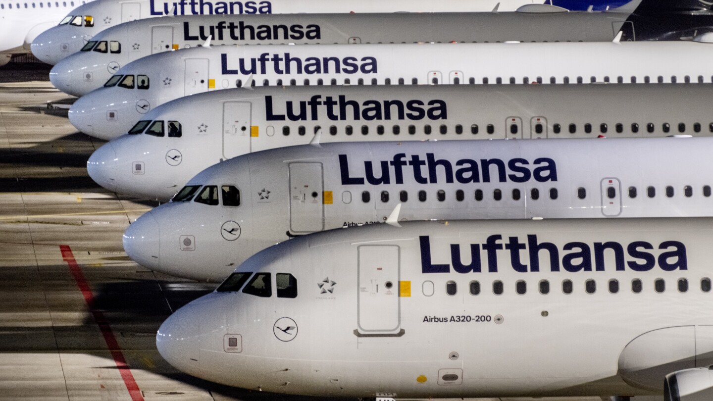 Featured image for "Lufthansa Ground Staff at 7 Airports Called to Strike by German Labor Union"