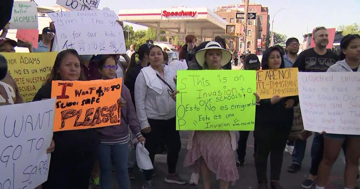 Controversy over housing asylum seekers in Brooklyn school gyms