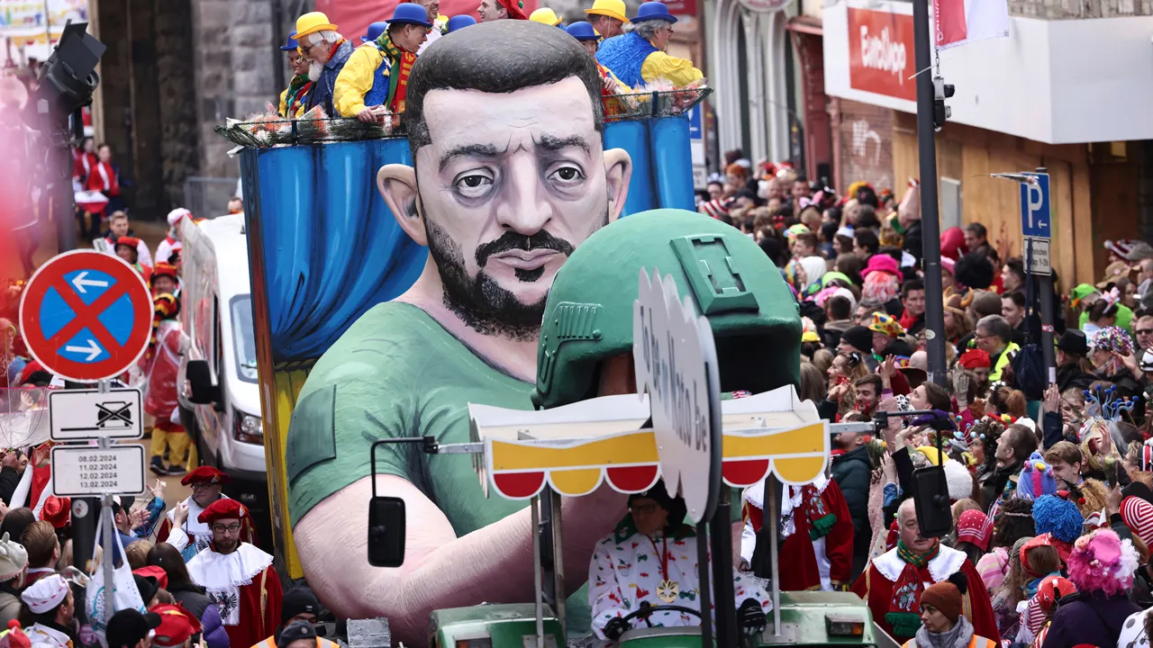 "Satirical Floats at Germany's Carnival Parades Target Political Figures"