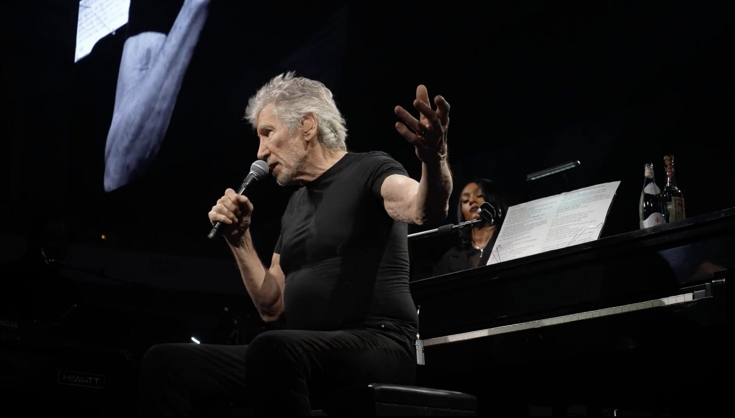 Featured image for Roger Waters' Controversial Performances: A Recap.