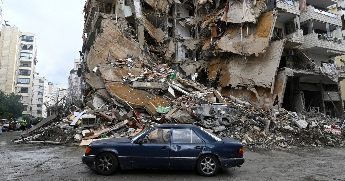 Escalating Israeli Strikes Devastate Beirut Amid Ceasefire Talks