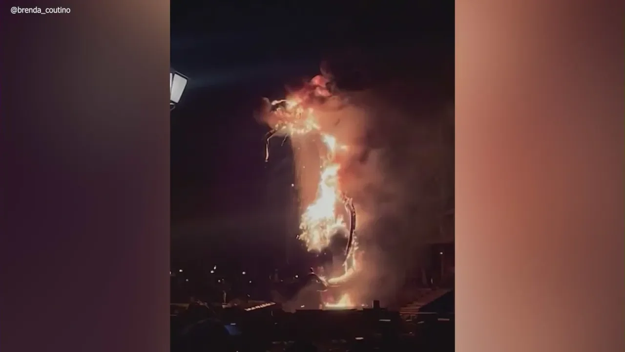 "Disneyland's 'Fantasmic!' on Hold After Fire Mishap"