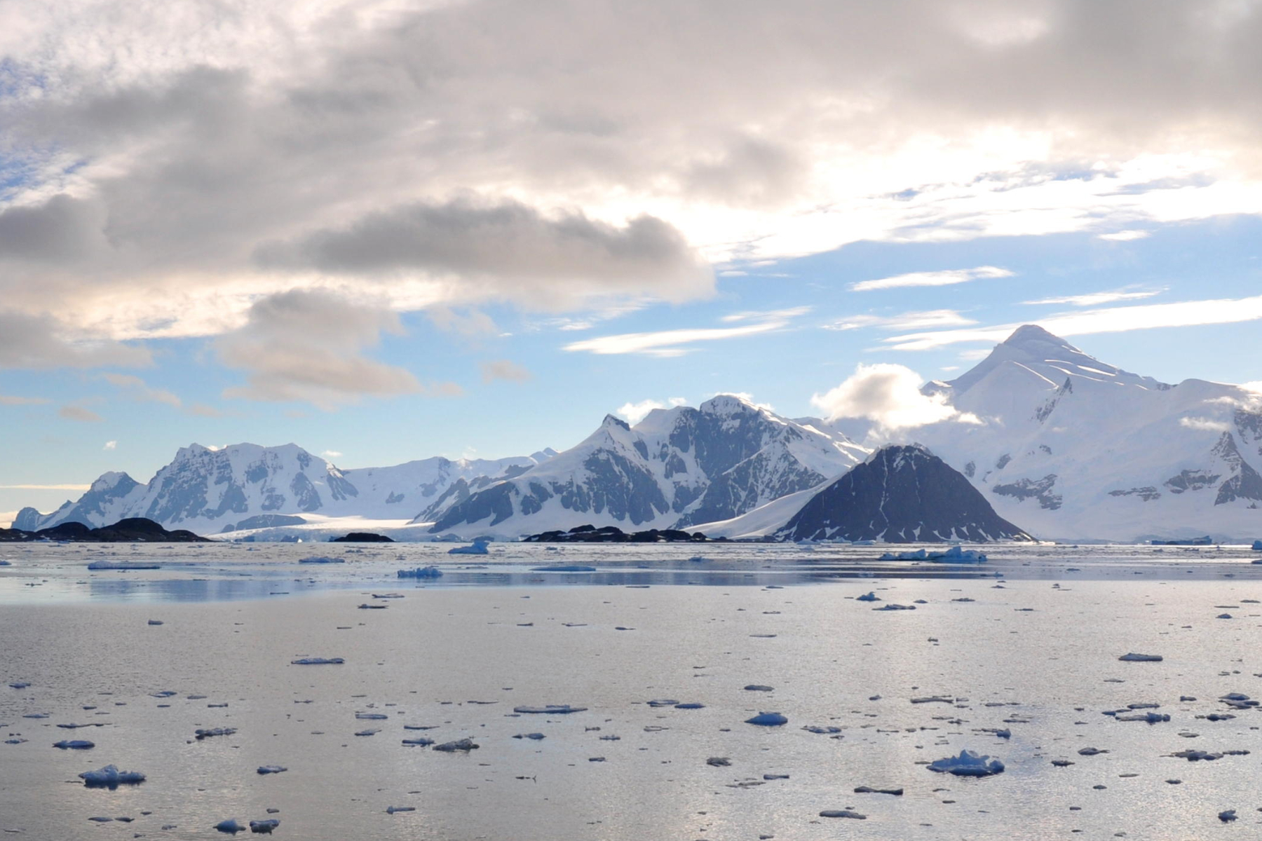 Featured image for Antarctic Glacier's Alarming Speed Doubling and Ice Loss Revealed