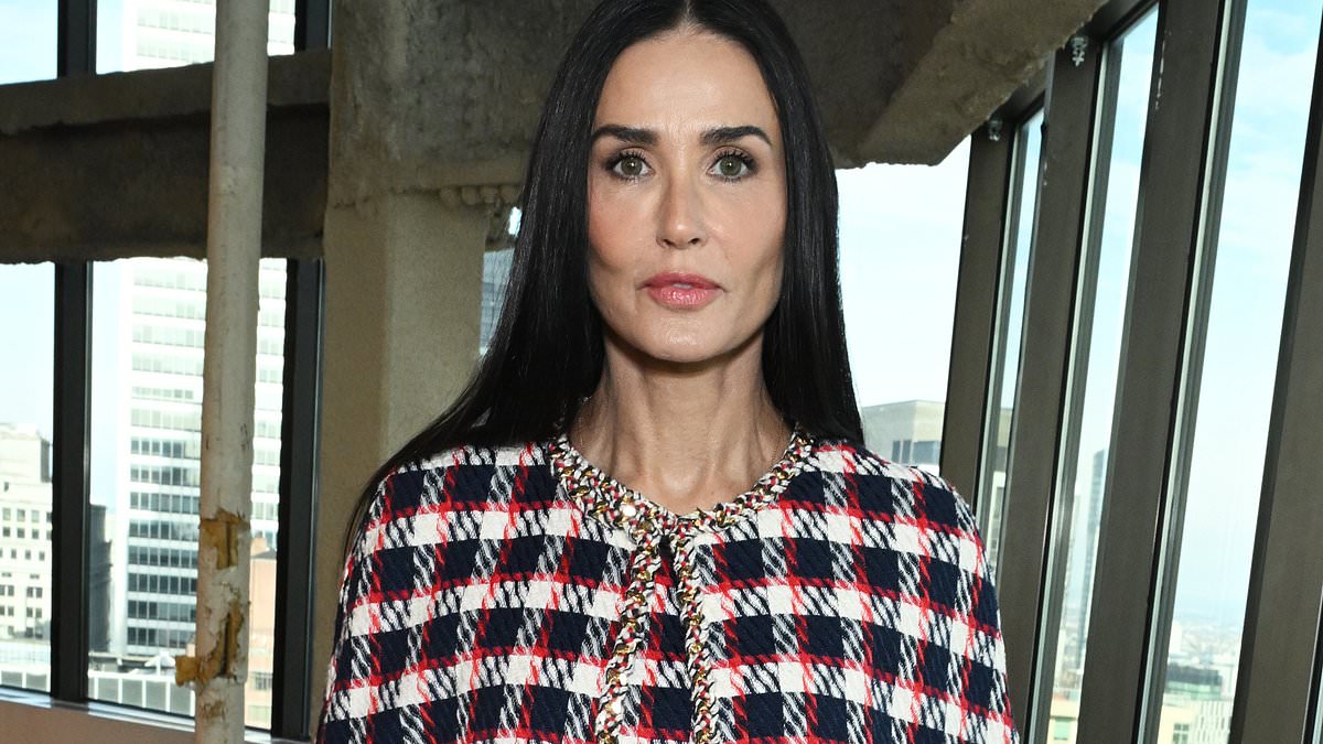 Featured image for "Chic Patterns and Power Sleeves: Carolina Herrera's Fall 2024 Collection Unveiled"