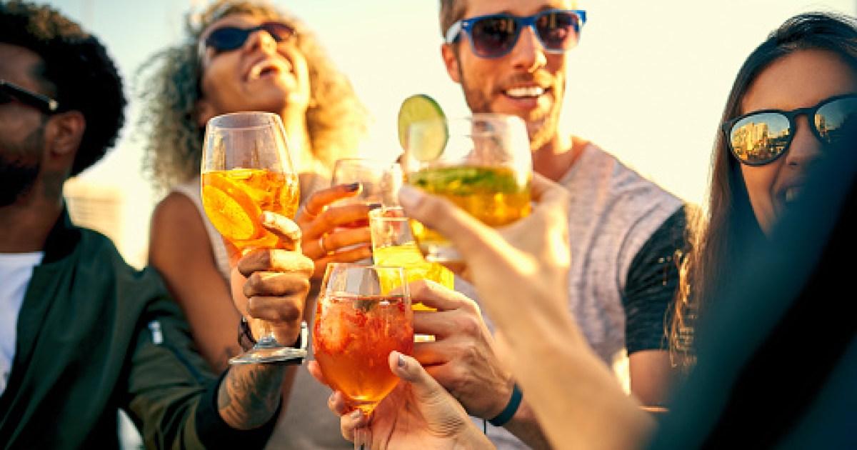 Featured image for "Debunking the Myth: Does Drinking Alcohol in the Sun Truly Accelerate Intoxication?"