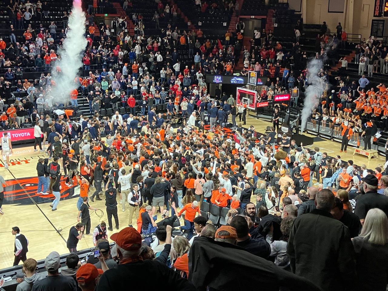 Jordan Pope's Buzzer-Beater Stuns No. 9 Arizona