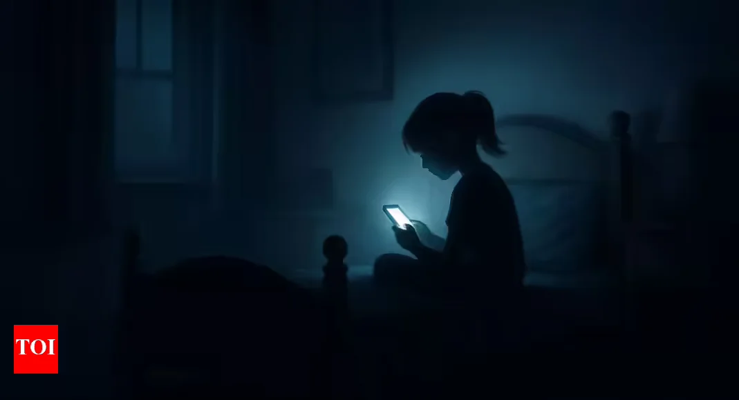 Featured image for Mother Warns of Nighttime Phone Use After Daughter's Suicide